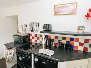 Cottage | Private kitchen - No. 2 New Cottages (Pembroke)