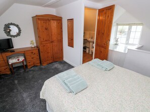 Cottage | 2 bedrooms, individually decorated, individually furnished, free WiFi - No. 2 New Cottages (Pembroke)