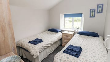 Cottage | 2 bedrooms, individually decorated, individually furnished, free WiFi