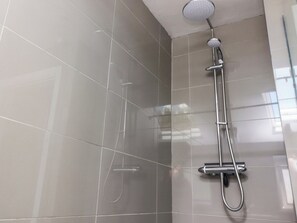 Cottage | Bathroom | Shower - Palm Court (Carnforth)