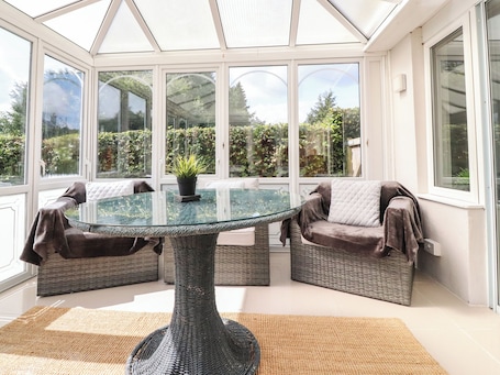 Cottage | View from property. Palm Court