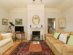 Cottage | Woonkamer | Een televisie
