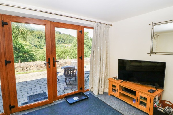 Cottage | Living room | TV