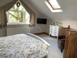 Cottage | 1 bedroom, WiFi (free), individually decorated, individually furnished