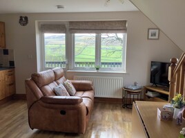 Cottage | Living area | TV
