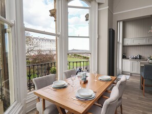 Dining - Archie's Anchor (Scarborough)