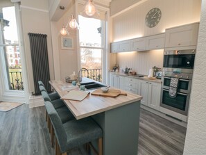 Cottage | Private kitchen | Dishwasher, cookware/dishes/utensils - Archie's Anchor (Scarborough)