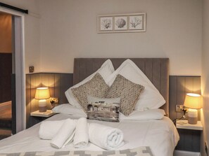 2 bedrooms, memory-foam beds, individually decorated - Archie's Anchor (Scarborough)