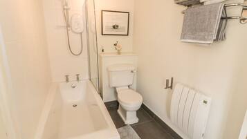 Cottage | Bathroom | Shower