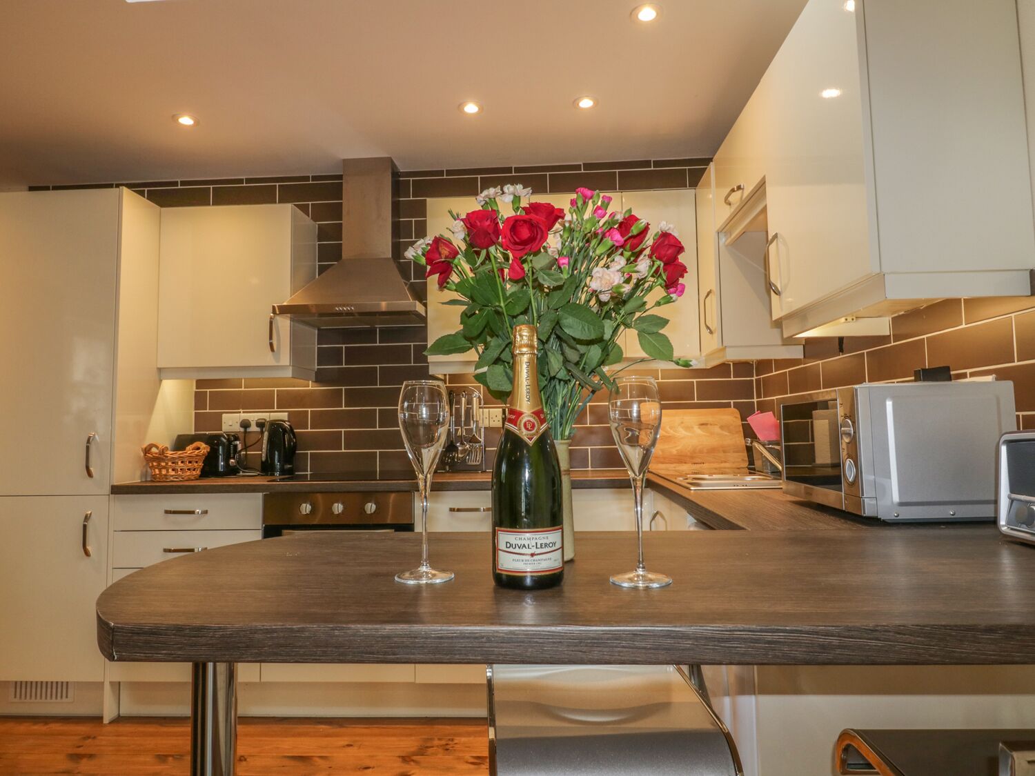 村舍 | 私人厨房 | 微波炉、炉灶、洗碗机、厨具/餐具