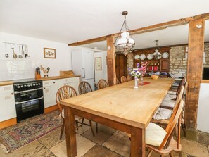 Casa de campo | Cozinha privada | Micro-ondas, cooktop, lava-louças, cadeirão de bebê