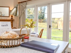 Casa de campo | Cocina privada | Frigorífico, microondas, horno y placa de cocina