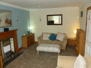 House, 3 Bedrooms | Living room | Flat-screen TV, fireplace, video game console - Sidhean Dubha Holiday Home (Portree)