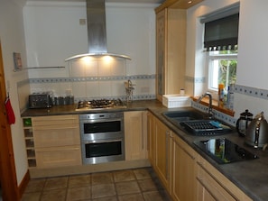 Hus, 3 soverom | Delt kjøkken | Kjøleskap, mikrobølgeovn, ovn og kokeplater