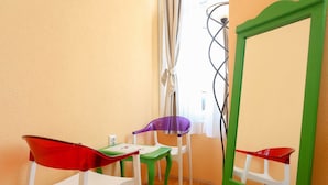 Double or Twin Room, Shared Bathroom, City View | تجهيزات عازلة للصوت ومكواة/لوح كي وواي فاي مجانًا وملاءات أسرّة