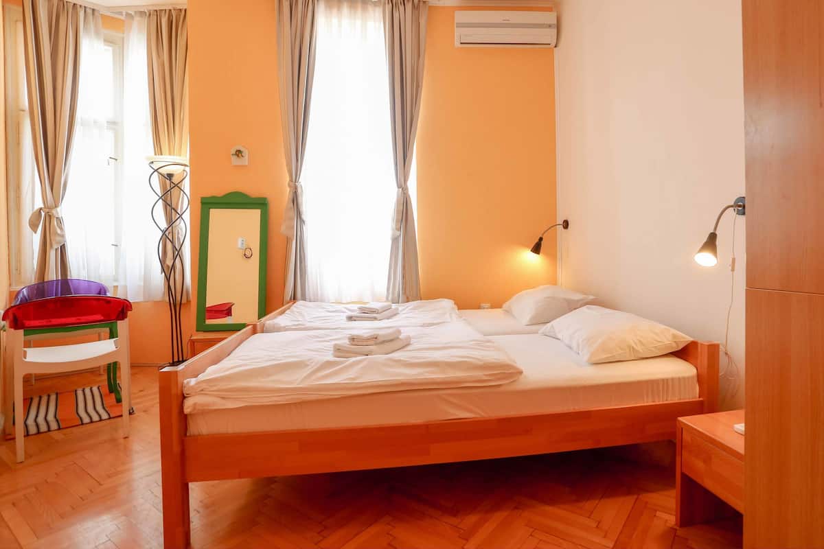 Double or Twin Room, Shared Bathroom, City View | Insonorización, tabla de planchar con plancha y wifi gratis