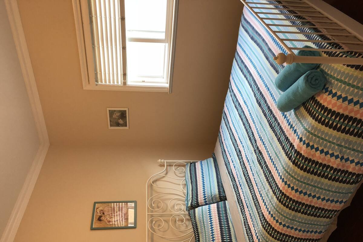 Double Room, 1 Queen Bed, Non Smoking | Free WiFi, bed sheets