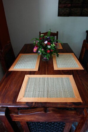 Fridge, microwave, coffee/tea maker, cookware/dishes/utensils - Stone Cabins Boquete (Boquete)