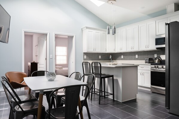 อพาร์ทเมนท์สำหรับครอบครัว, หลายเตียง, ปลอดบุหรี่ | ครัวส่วนตัว | ตู้เย็น, เตาอบ, เตาประกอบอาหาร, เครื่องล้างจาน