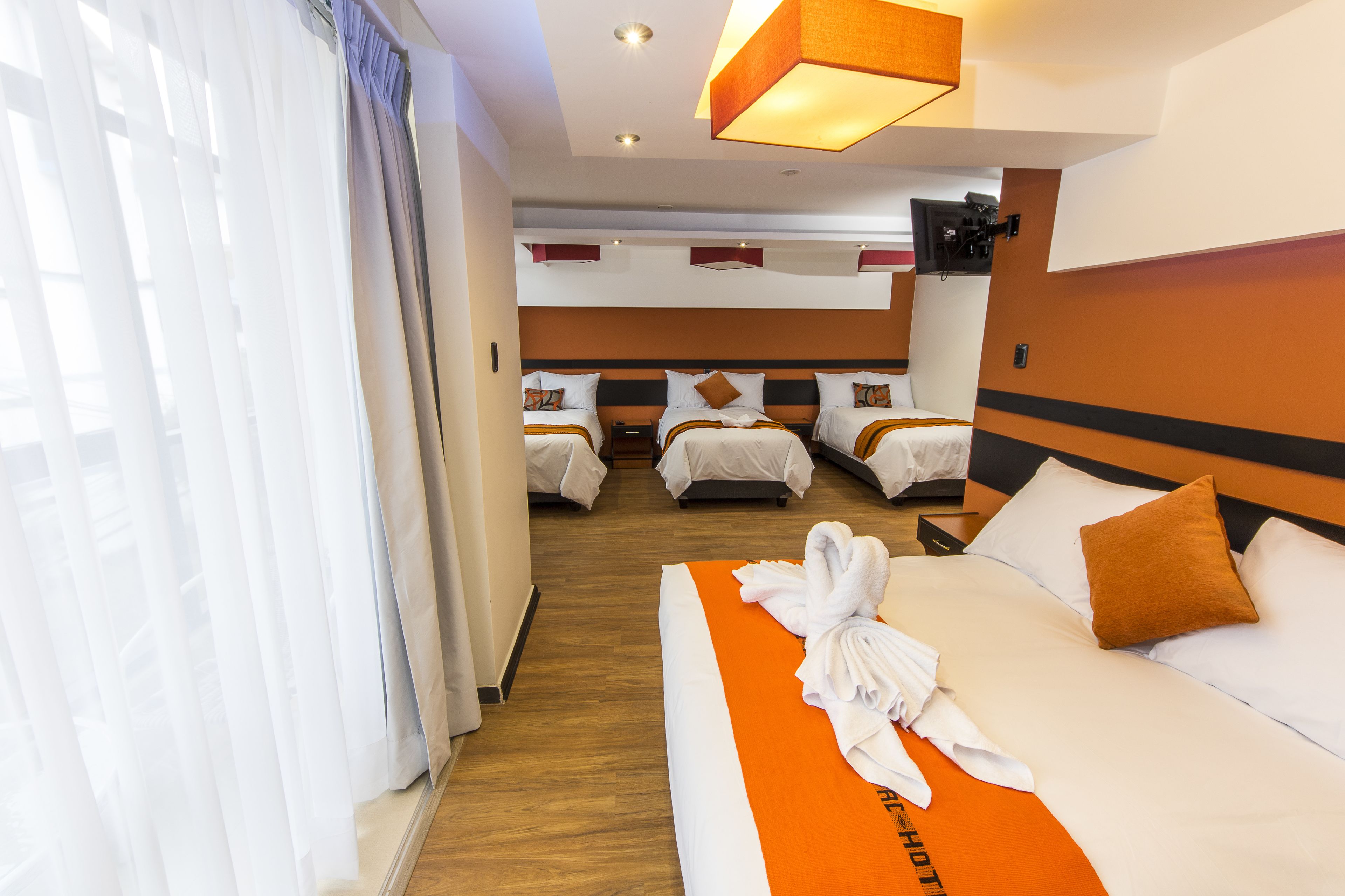 ห้องคลาสสิกสำหรับสี่ท่าน, 1 ห้องนอน, ปลอดบุหรี่ | ตู้นิรภัยในห้องพัก, โต๊ะทำงาน, ผ้าม่านกันแสง, ห้องเก็บเสียง