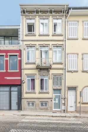 Front of property - Antas Ville Guesthouse (Porto)