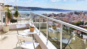 King Room | 1 bedroom, individually decorated, iron/ironing board, free WiFi