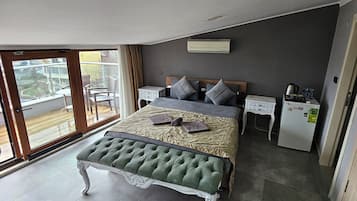 King Room | Decoración personalizada, tabla de planchar con plancha y wifi gratis