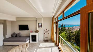 Family Room, Sea View