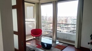 Standard-Suite, 1 Doppelbett, Nichtraucher | Wohnbereich | Flachbildfernseher