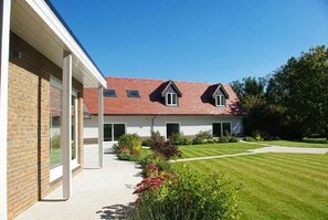 المنشأة من الخارج