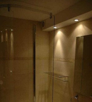 Apartamento superior, 1 cama doble con sofá cama (Super Suite) | Wifi gratis y ropa de cama