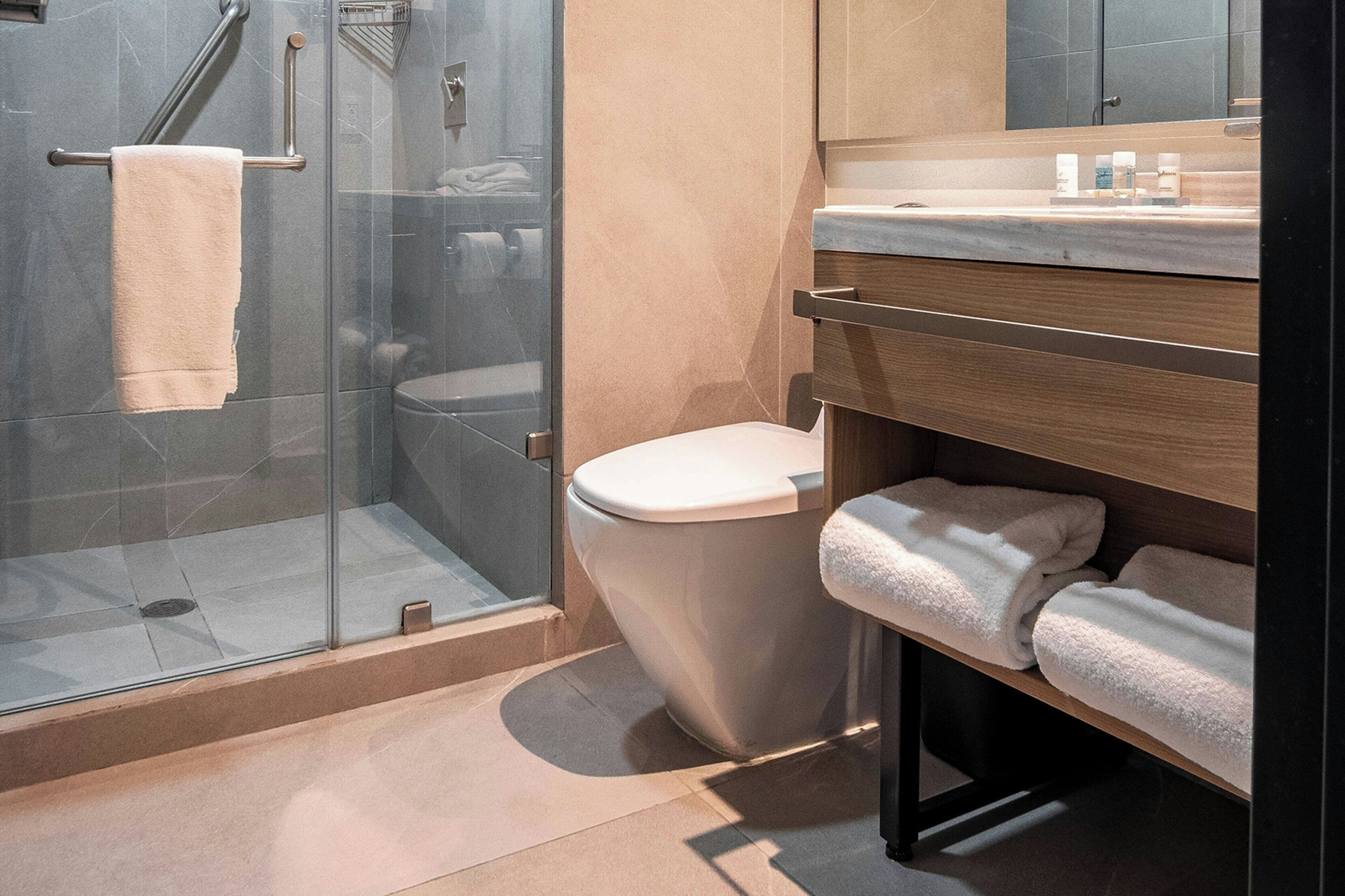 standard room, 1 queen bed, non smoking (no view) | in-room safe, desk, blackout curtains, soundproofing