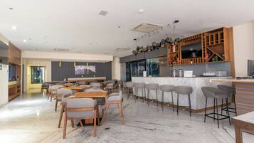 2 bares y 1 bar en la azotea