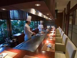 3 restaurants, breakfast, lunch, dinner served; Fusion cuisine