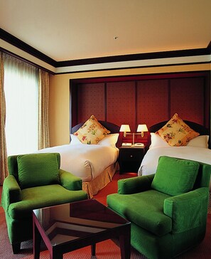 迷你吧、房內夾萬、書桌、手提電腦工作空間