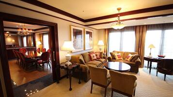 Minibar, in-room safe, desk, laptop workspace