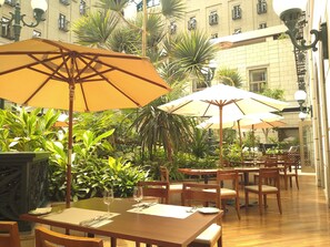3 restaurantes, com serviço de café da manhã e almoço; culinária fusion