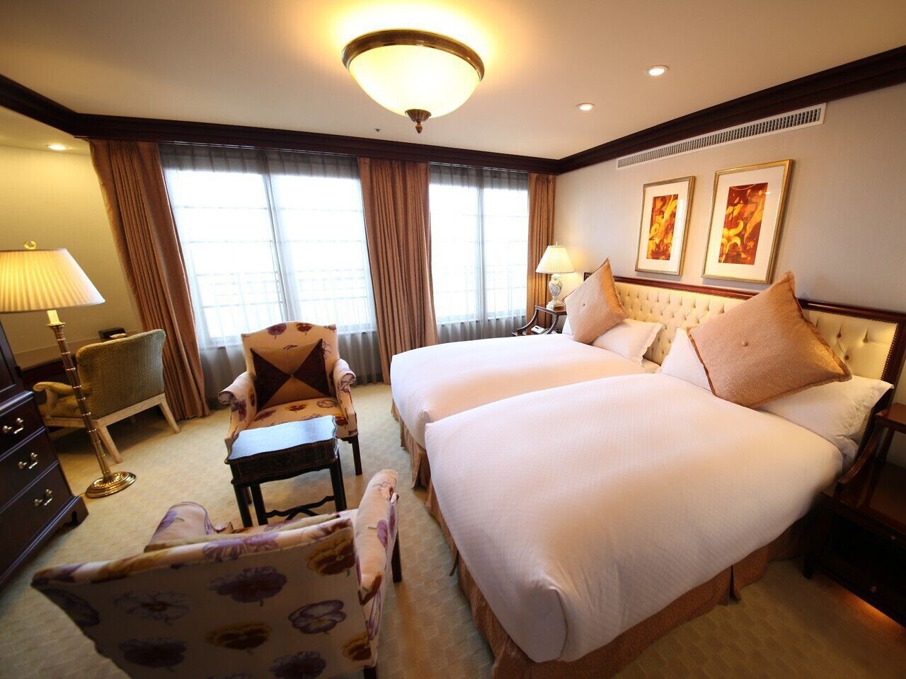 In-room safe, desk, laptop workspace, soundproofing