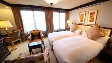 In-room safe, desk, laptop workspace, soundproofing
