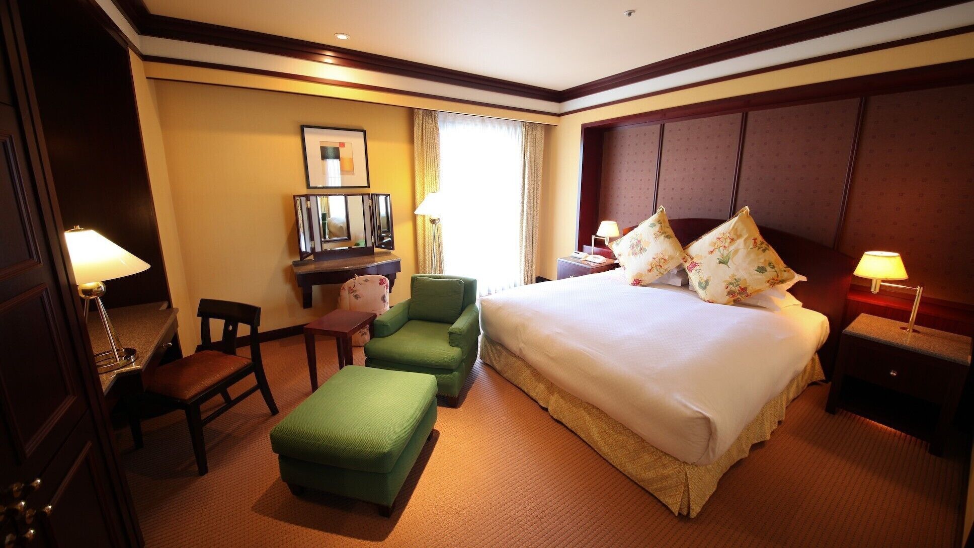 In-room safe, desk, laptop workspace, soundproofing