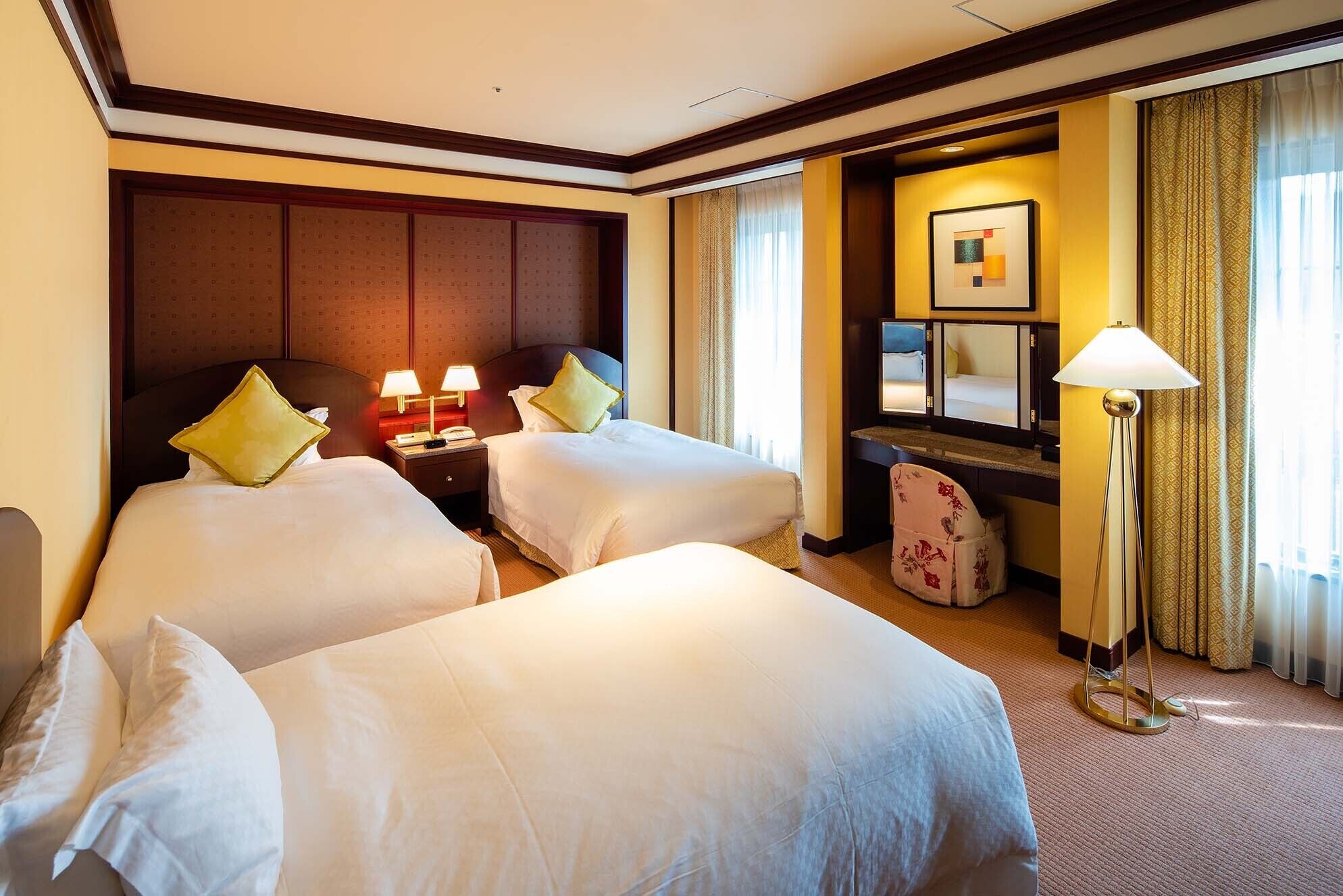 Deluxe Triple Room, Non Smoking | In-room safe, desk, laptop workspace, soundproofing