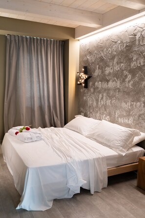 1 bedroom, Egyptian cotton sheets, premium bedding, down comforters - B&B Dei Poeti (Civitanova Marche)