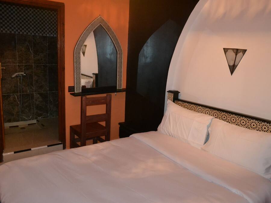 Double Room Single Use | Bathroom | Shower, rainfall showerhead, free toiletries, slippers