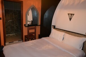 Double Room Single Use | Bathroom | Shower, rainfall showerhead, free toiletries, slippers