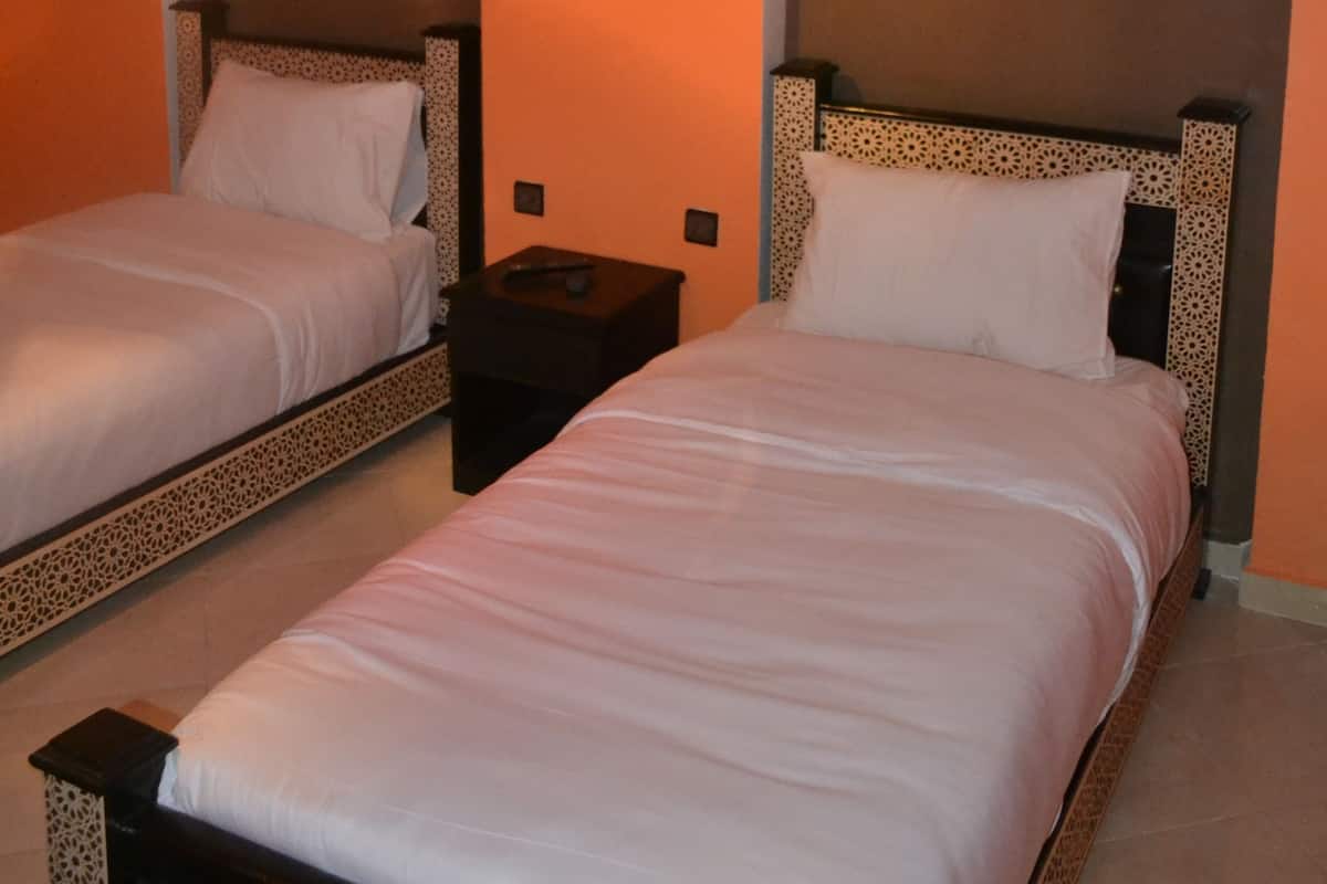 Triple Room | In-room safe, blackout drapes, WiFi (free)