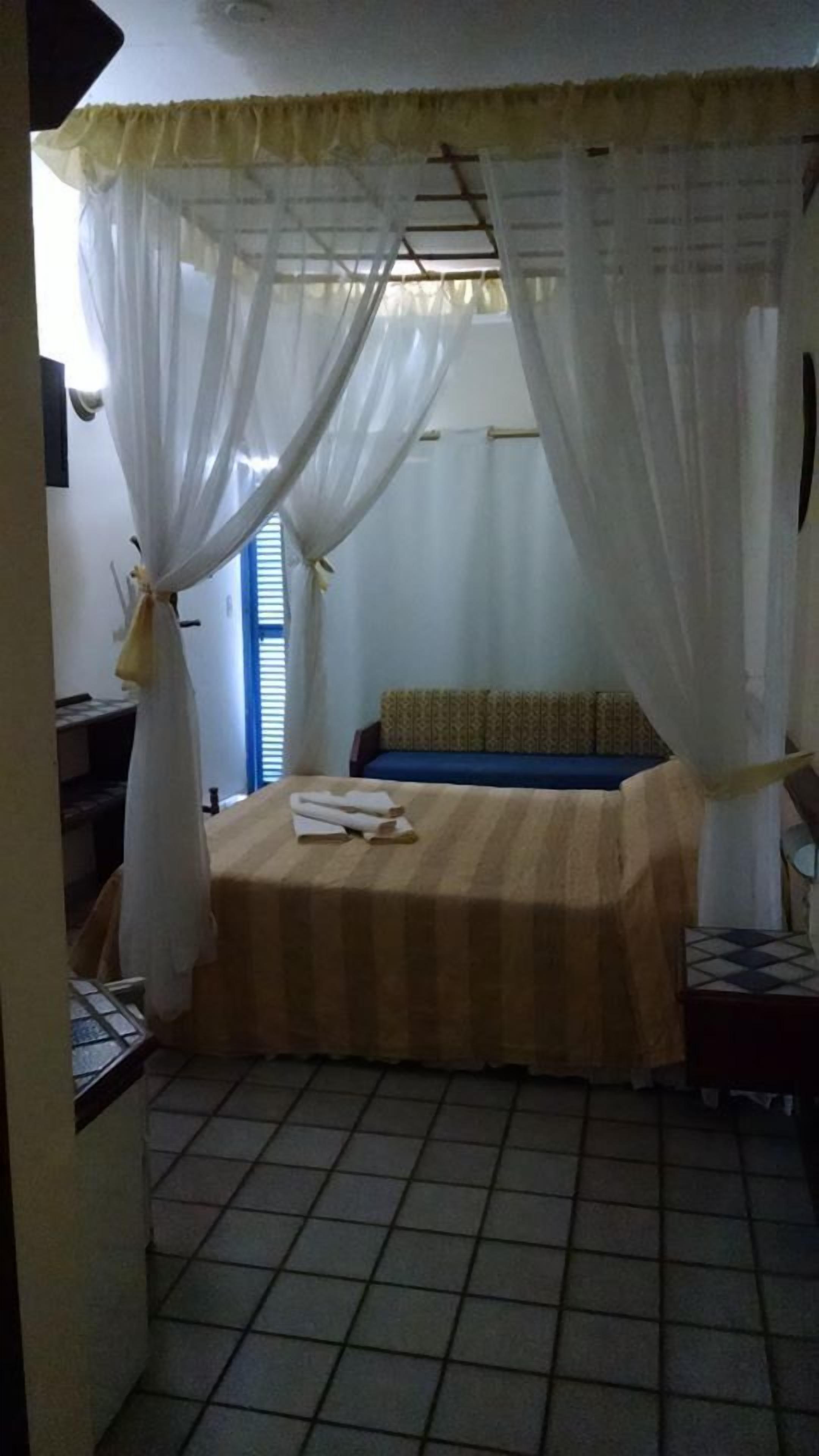 standard room | minibar, in-room safe, free wifi, bed sheets