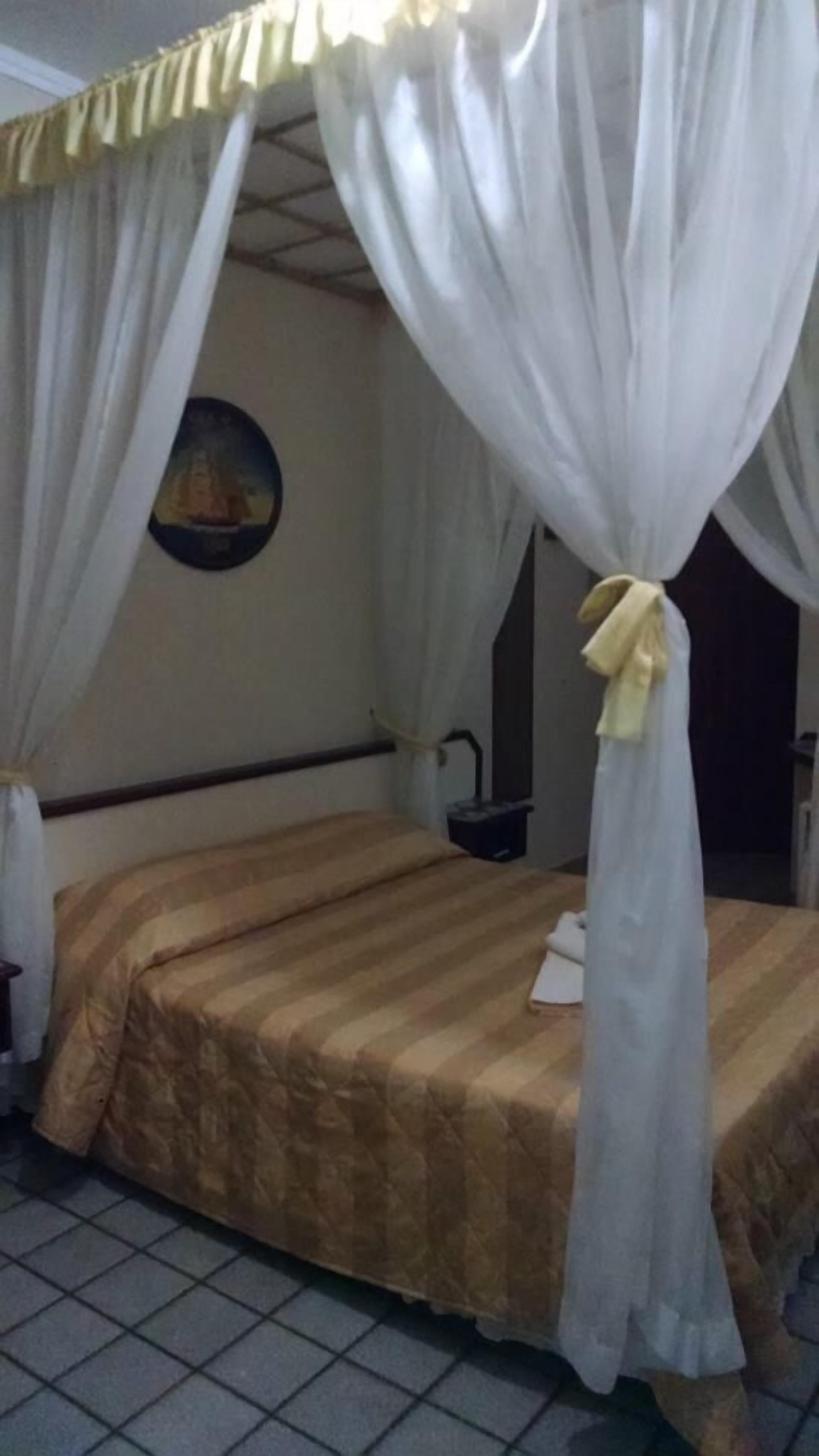 standard room | minibar, in-room safe, free wifi, bed sheets