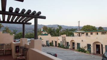 Suite, 1Â King-Bett und Schlafsofa, KĂŒche | Blick auf die Berge