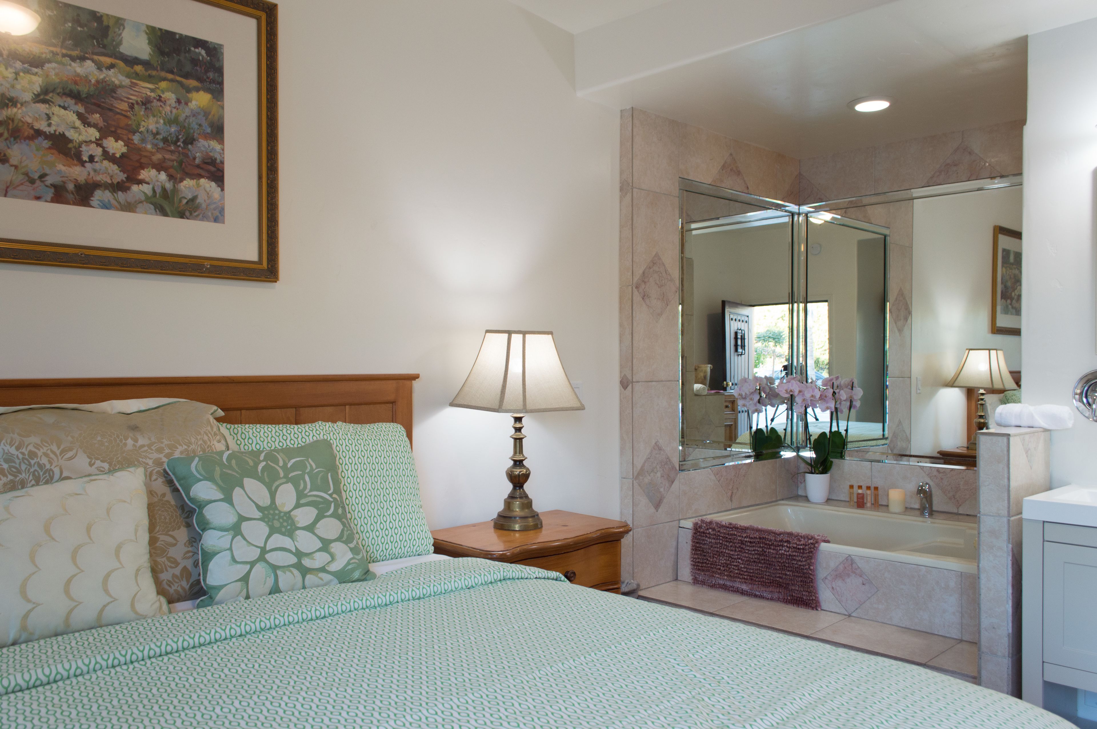 Zimmer, 1 King-Bett, Whirlpool, Erdgeschoss | Bettwäsche aus ägyptischer Baumwolle, hochwertige Bettwaren