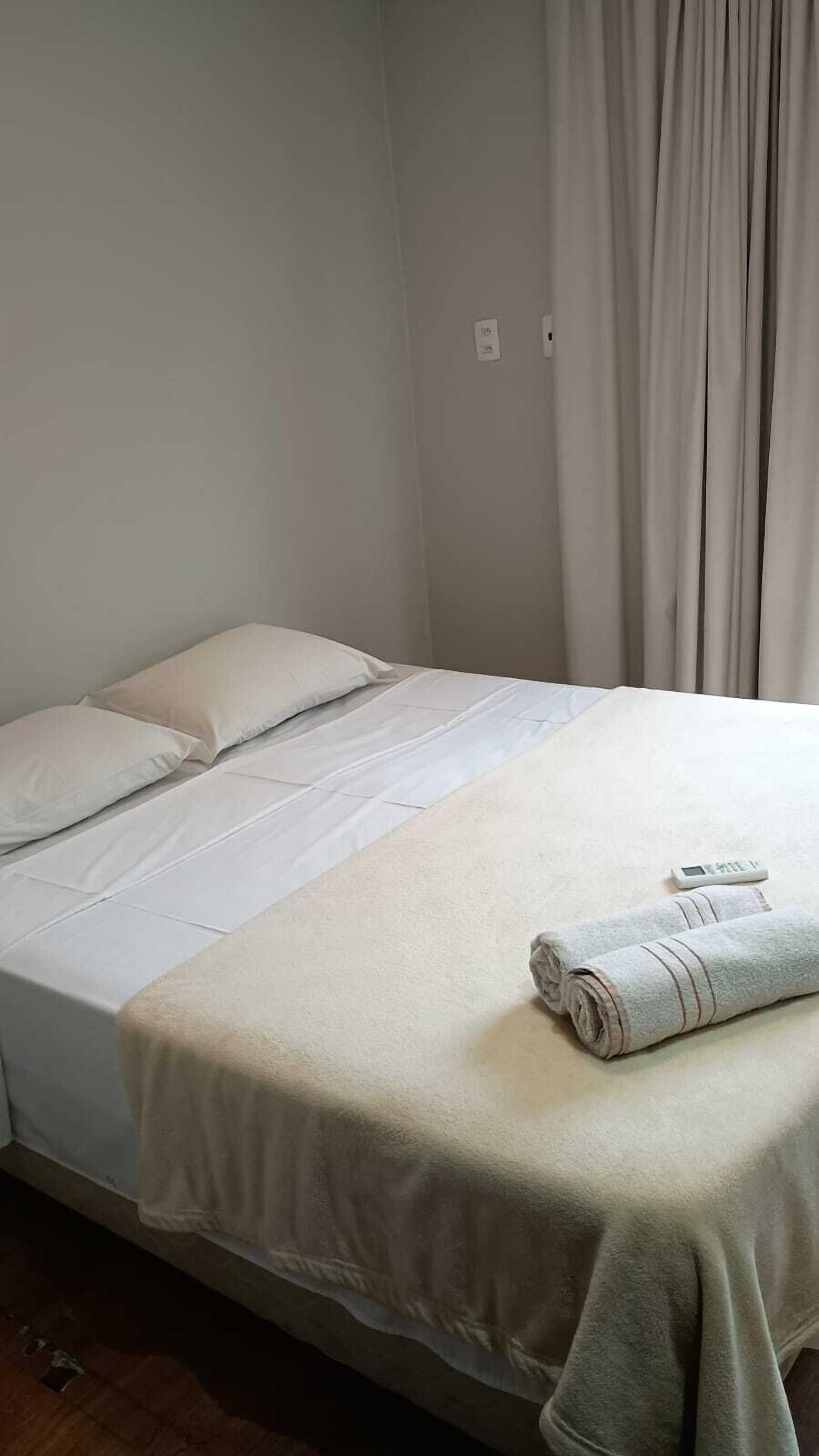 Suite, 1 Double Bed, Non Smoking | Soundproofing, iron/ironing board, free WiFi, bed sheets